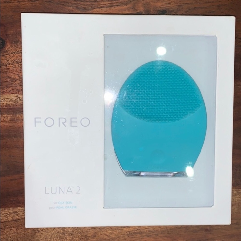 Gently used full-sized FOREO LUNA 2